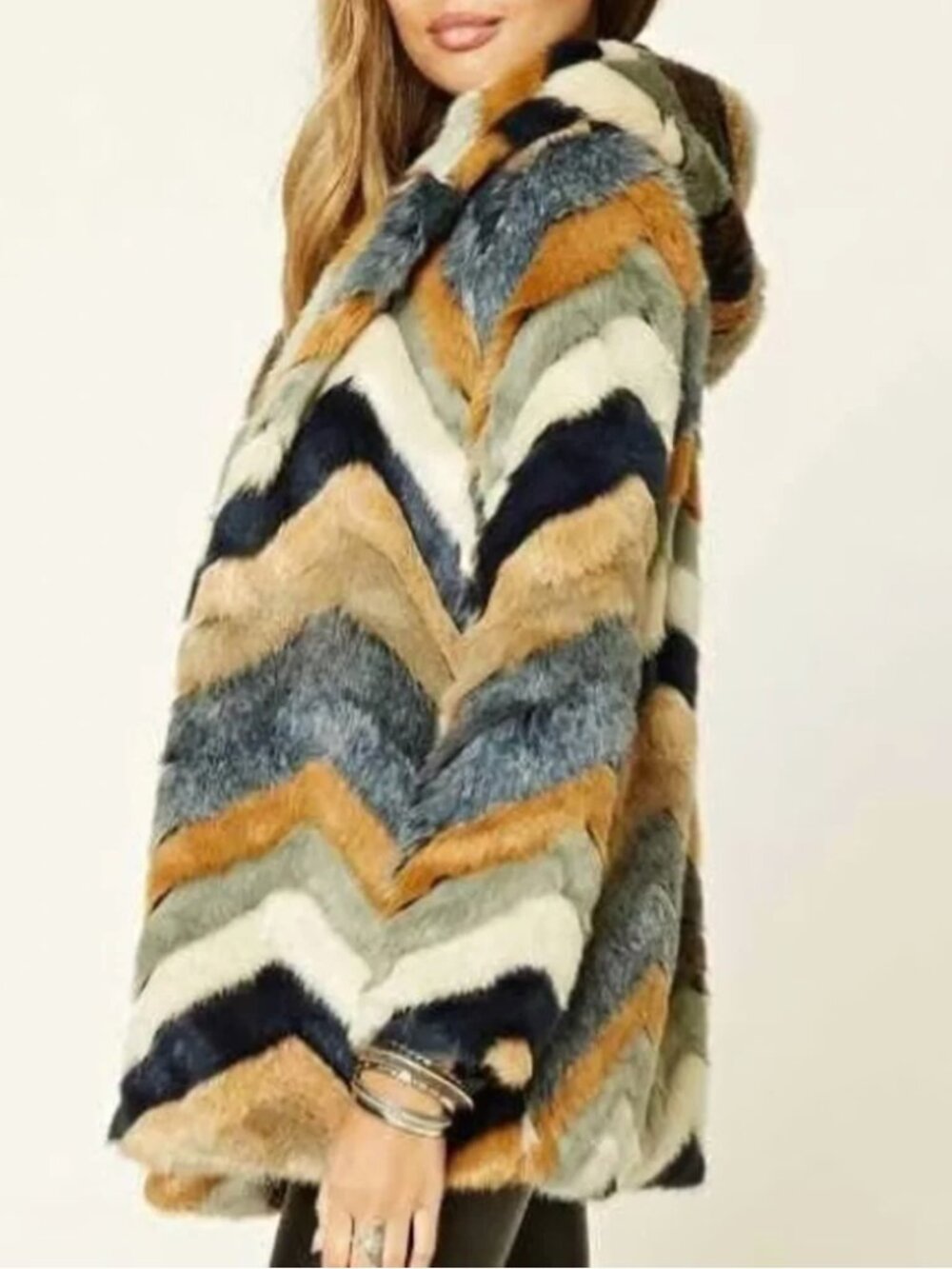 FOREVER 21 Chevron Faux Fur Hooded Jacket Excellent condition - Picture 2 of 8